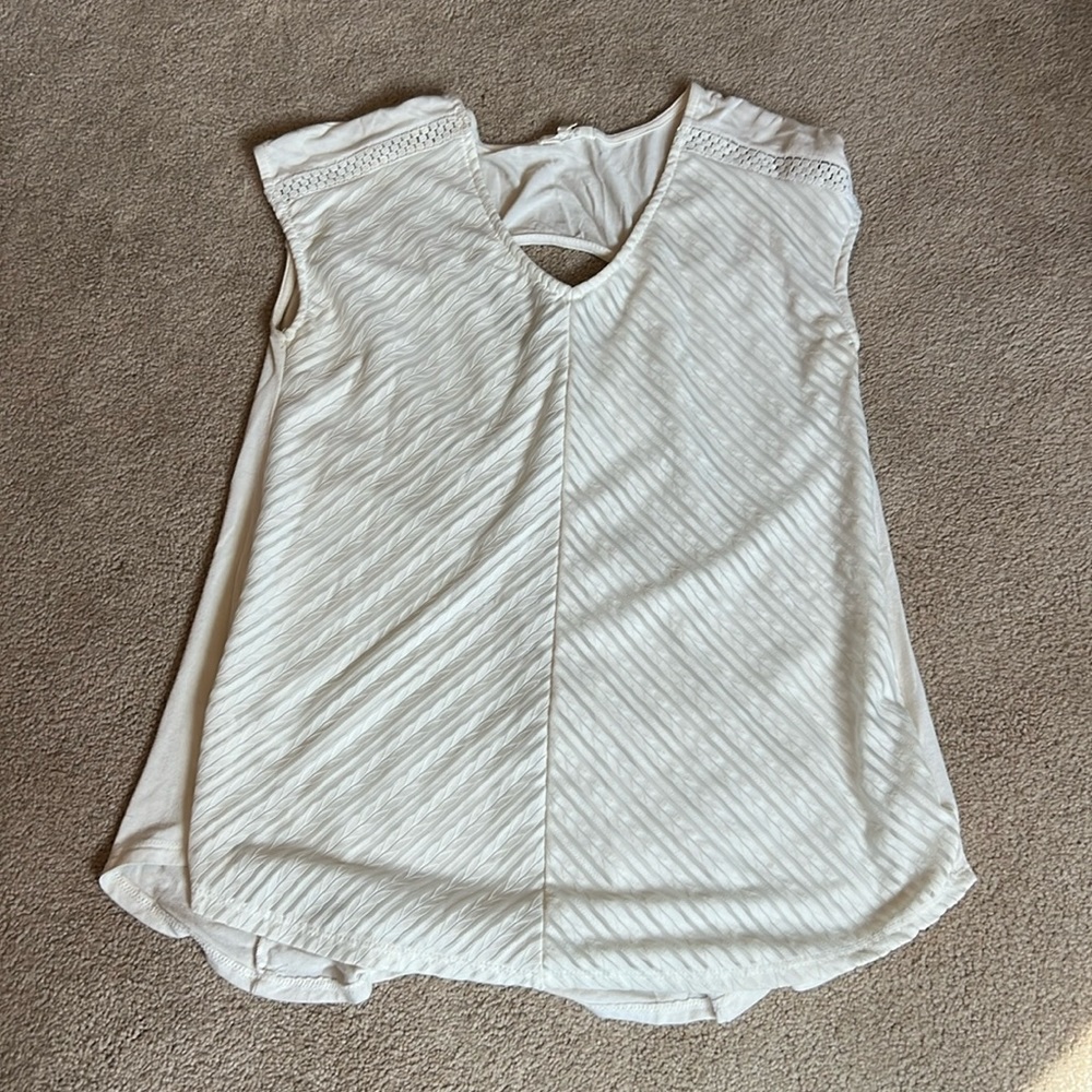 Maurice’s tank top size small white with lace overlay